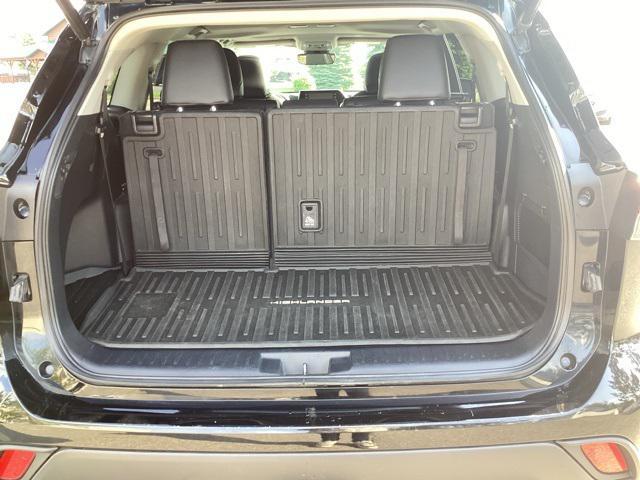 used 2020 Toyota Highlander car, priced at $26,998