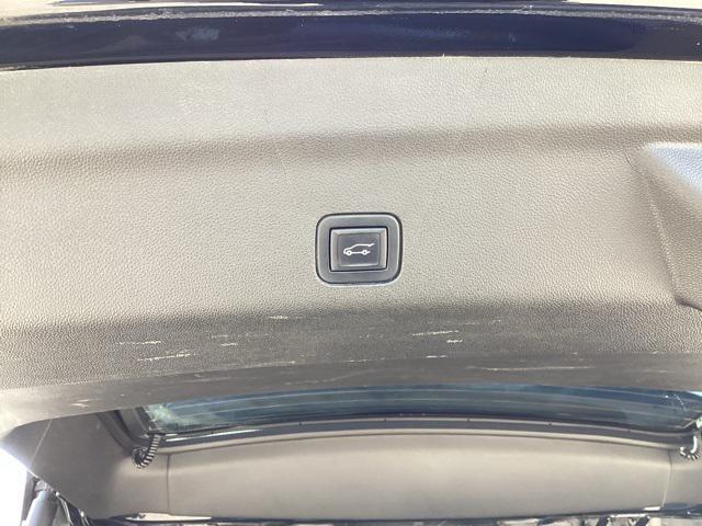 used 2022 Cadillac Escalade ESV car, priced at $62,399