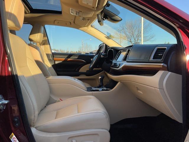used 2018 Toyota Highlander car, priced at $25,799