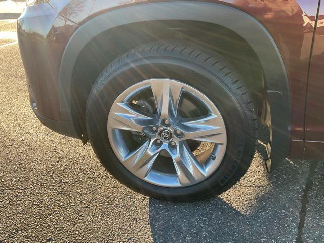 used 2018 Toyota Highlander car, priced at $25,799