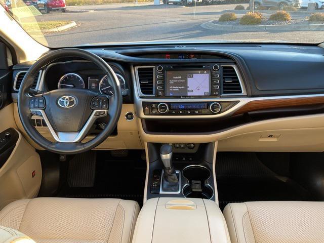 used 2018 Toyota Highlander car, priced at $25,799