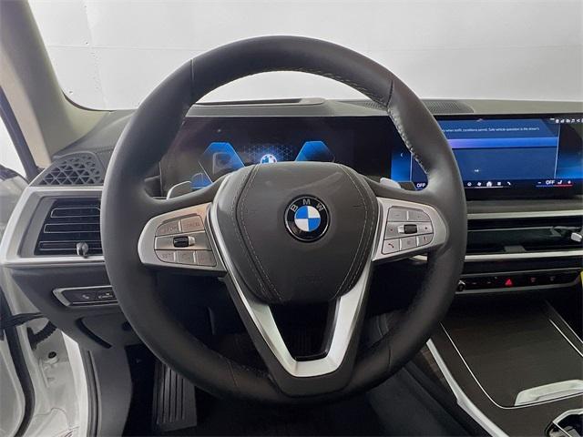 new 2025 BMW X7 car, priced at $93,605