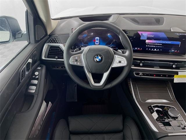 new 2025 BMW X7 car, priced at $93,605