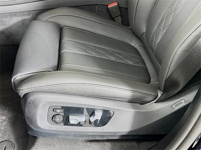 new 2025 BMW X7 car, priced at $115,070