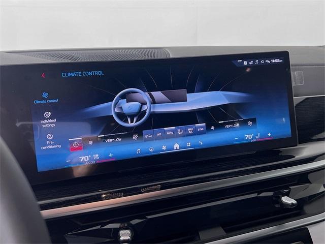 new 2025 BMW X7 car, priced at $115,070