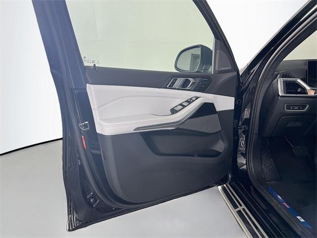 new 2025 BMW X7 car, priced at $95,855