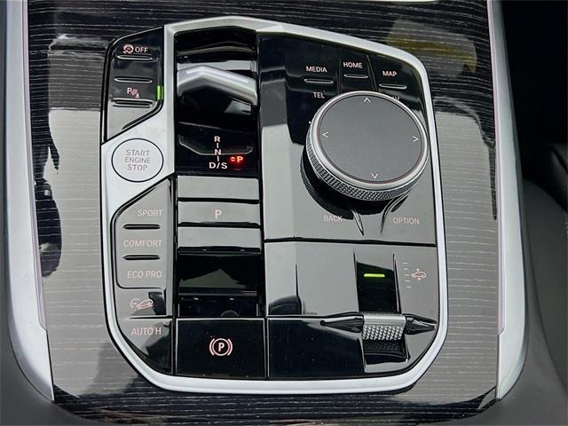 new 2025 BMW X7 car, priced at $115,070