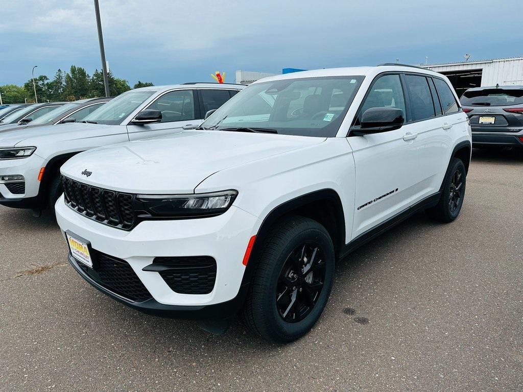 used 2024 Jeep Grand Cherokee car, priced at $32,499