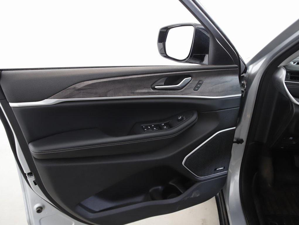 used 2022 Jeep Grand Cherokee car, priced at $31,420