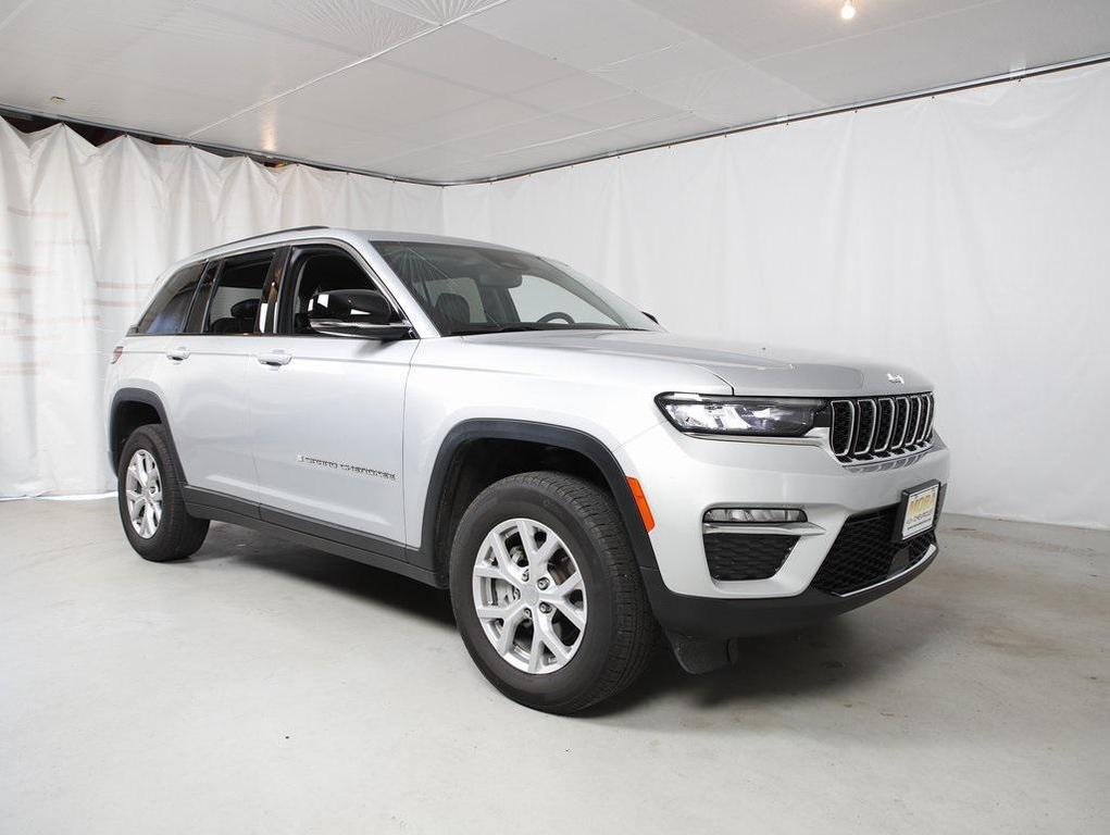 used 2022 Jeep Grand Cherokee car, priced at $31,420