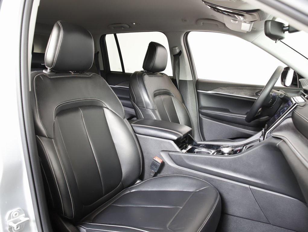 used 2022 Jeep Grand Cherokee car, priced at $31,420