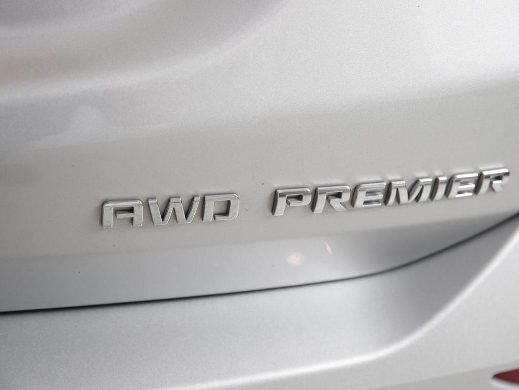 used 2022 Chevrolet Equinox car, priced at $22,392