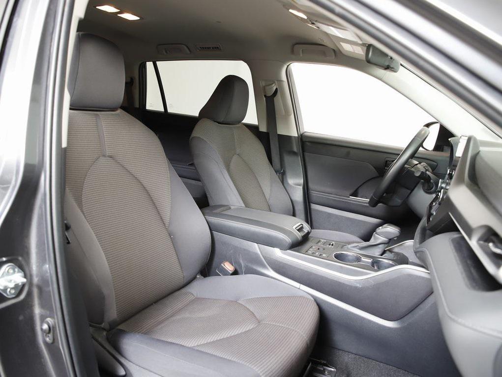 used 2024 Toyota Highlander car, priced at $31,699