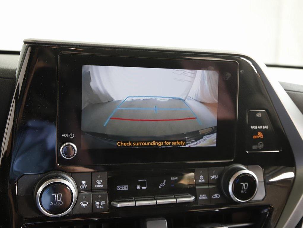 used 2024 Toyota Highlander car, priced at $31,699