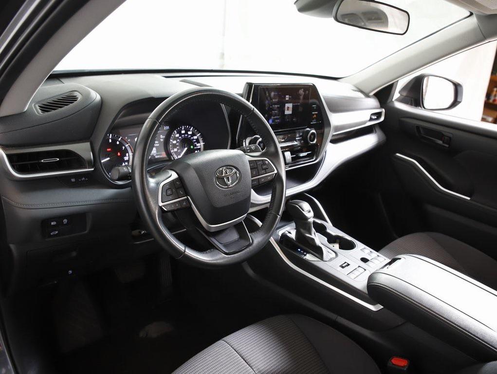 used 2024 Toyota Highlander car, priced at $31,699