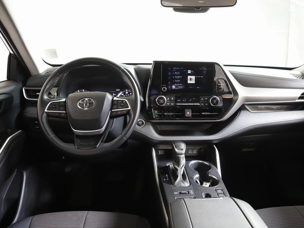 used 2024 Toyota Highlander car, priced at $31,699