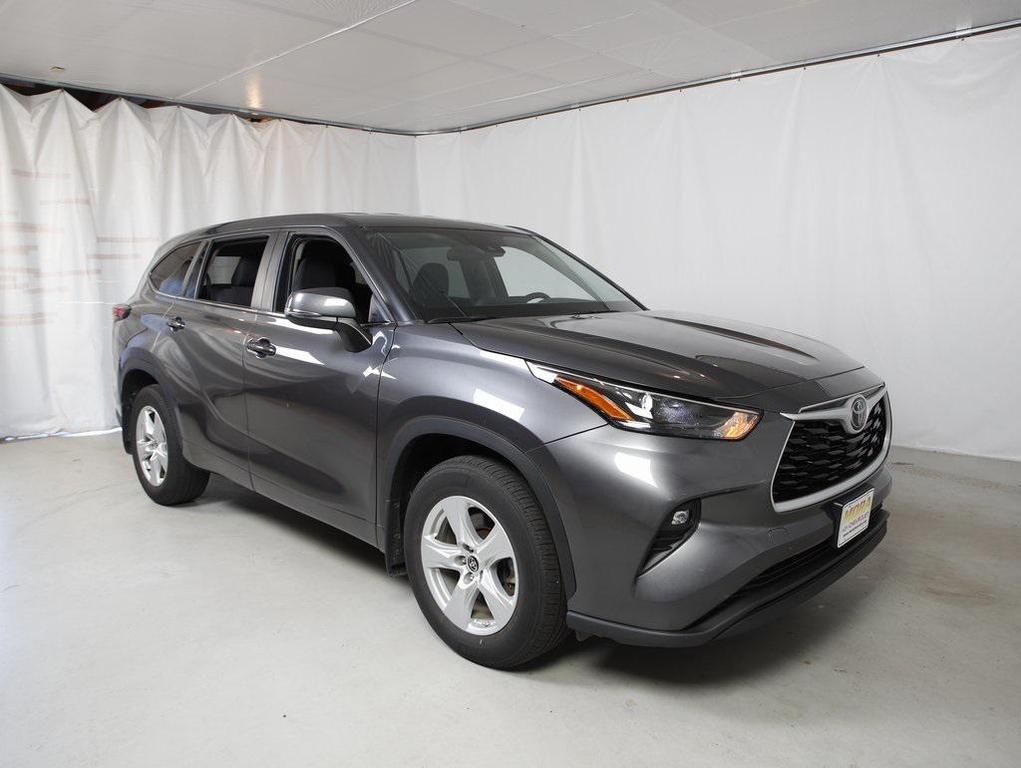 used 2024 Toyota Highlander car, priced at $31,699