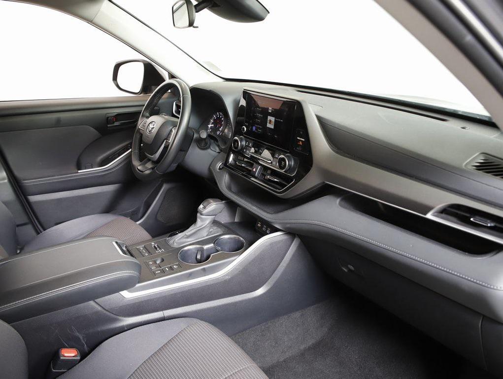 used 2024 Toyota Highlander car, priced at $31,699