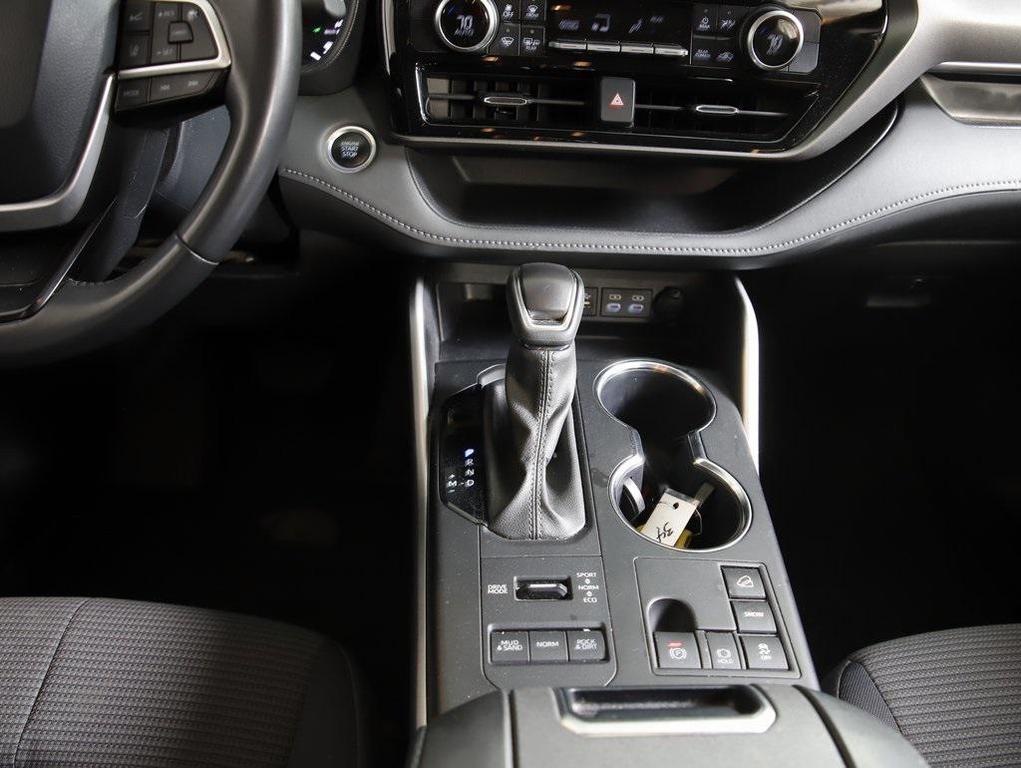 used 2024 Toyota Highlander car, priced at $31,699