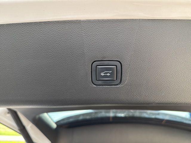 used 2023 Chevrolet Traverse car, priced at $39,900