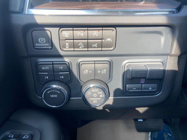 new 2025 Chevrolet Suburban car, priced at $89,675