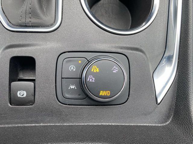 used 2023 Chevrolet Traverse car, priced at $30,900