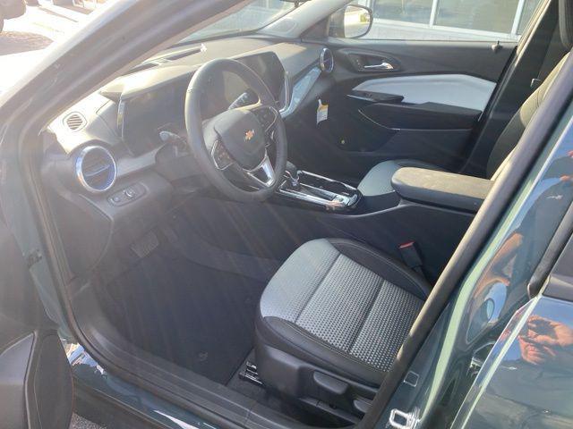 new 2025 Chevrolet Trax car, priced at $25,485