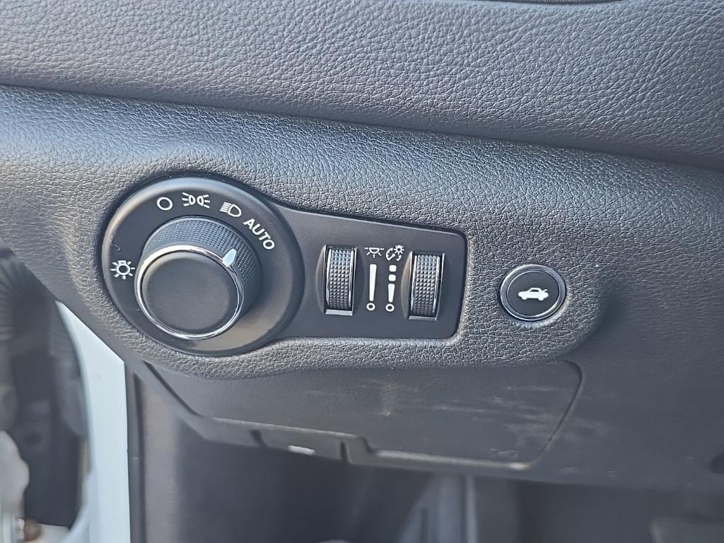 used 2015 Chrysler 200 car, priced at $6,000