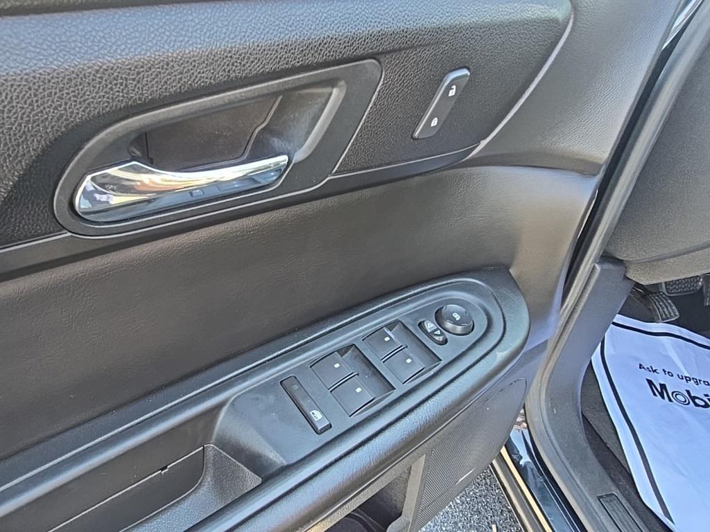 used 2015 Chevrolet Traverse car, priced at $6,200