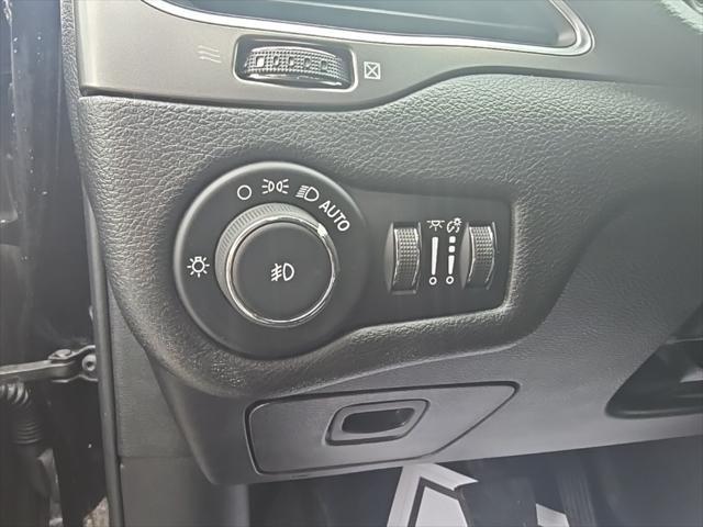 used 2019 Jeep Cherokee car, priced at $15,495