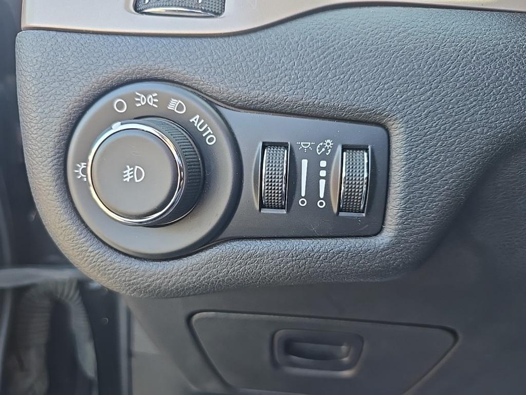 used 2015 Jeep Cherokee car, priced at $9,995