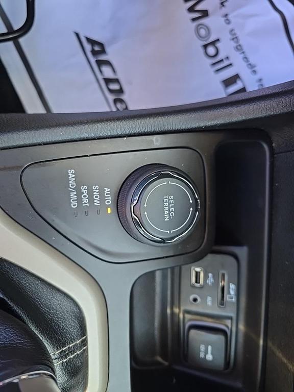 used 2015 Jeep Cherokee car, priced at $9,995