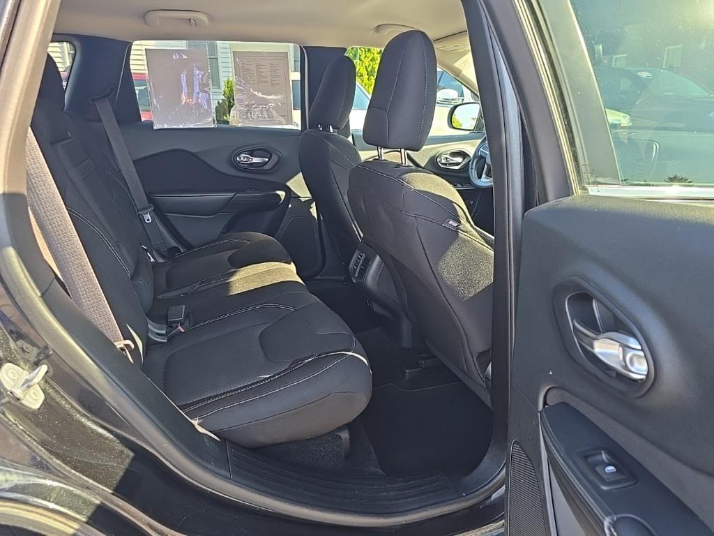 used 2015 Jeep Cherokee car, priced at $9,995