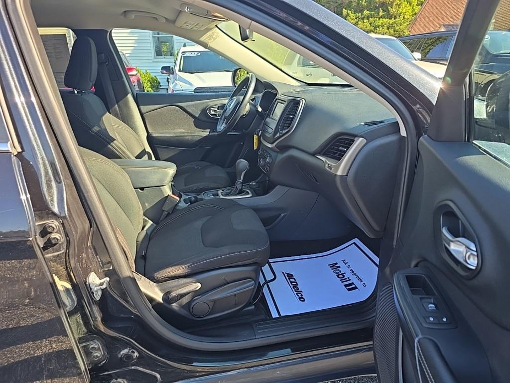 used 2015 Jeep Cherokee car, priced at $9,995