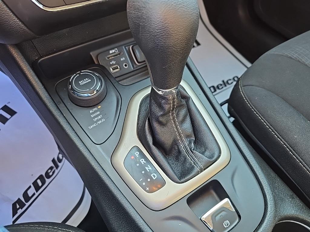 used 2015 Jeep Cherokee car, priced at $9,995