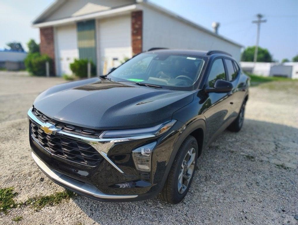 new 2025 Chevrolet Trax car, priced at $23,917