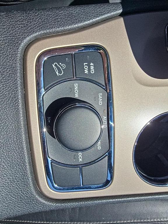 used 2014 Jeep Grand Cherokee car, priced at $8,000