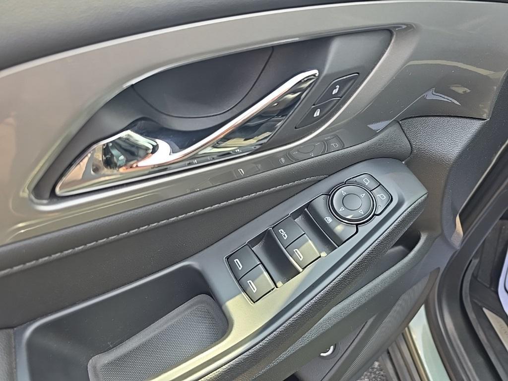 used 2022 Chevrolet Traverse car, priced at $30,500