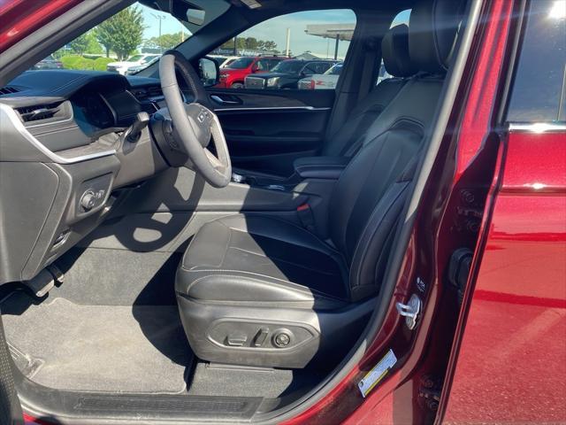used 2025 Jeep Grand Cherokee car, priced at $43,961