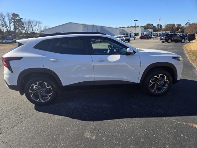 new 2025 Chevrolet Trax car, priced at $25,525