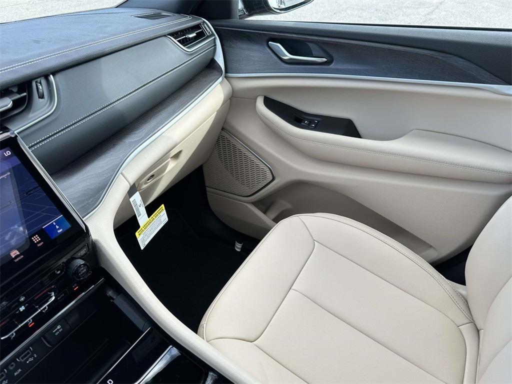 new 2025 Jeep Grand Cherokee car, priced at $53,091