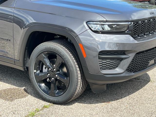 new 2024 Jeep Grand Cherokee car, priced at $45,894