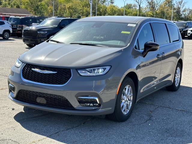 new 2025 Chrysler Pacifica car, priced at $43,722