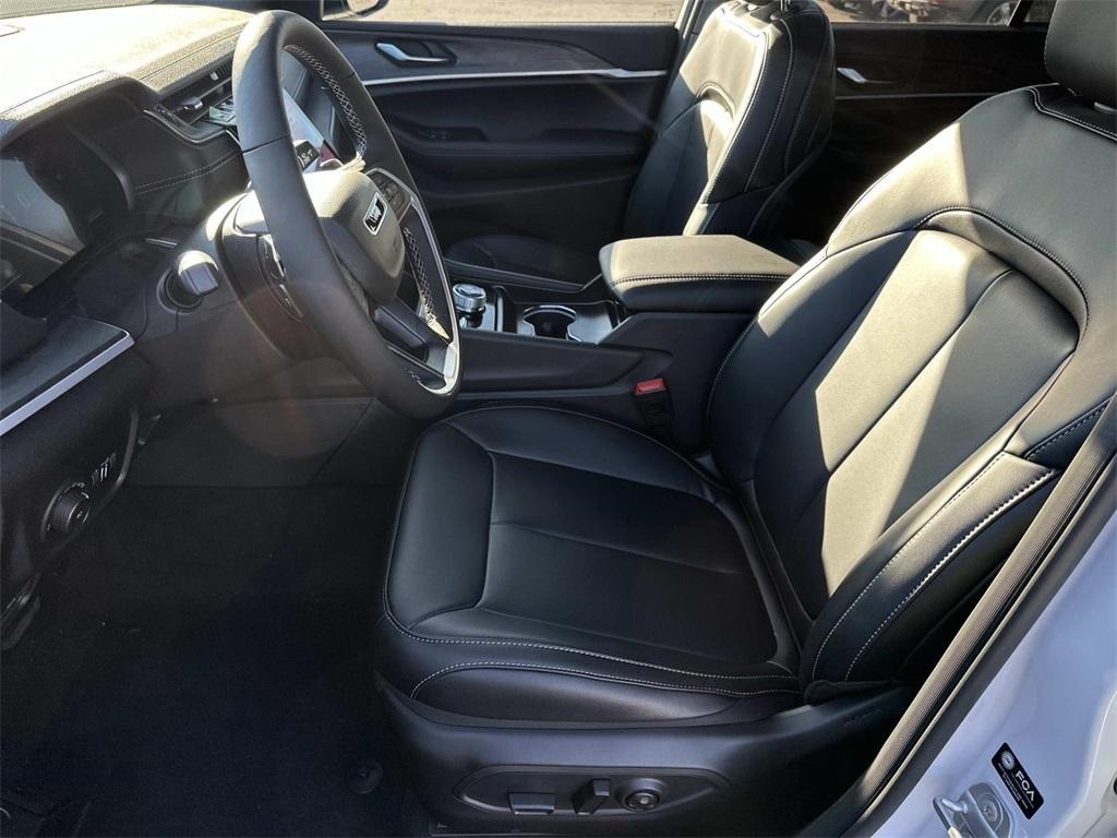 new 2025 Jeep Grand Cherokee car, priced at $46,331