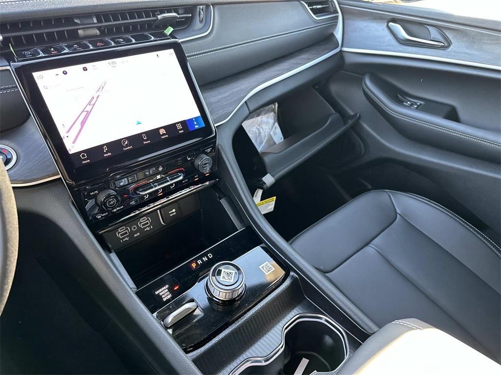 new 2025 Jeep Grand Cherokee car, priced at $46,331