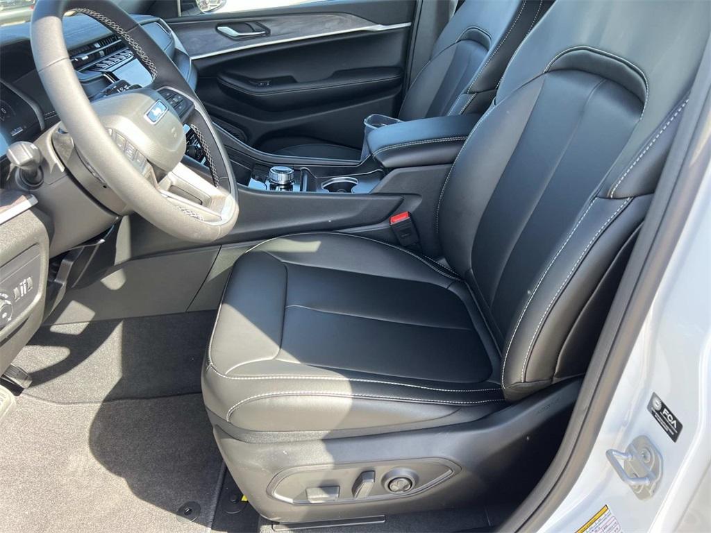 new 2025 Jeep Grand Cherokee car, priced at $46,331