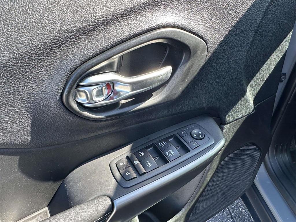used 2021 Jeep Cherokee car, priced at $23,275