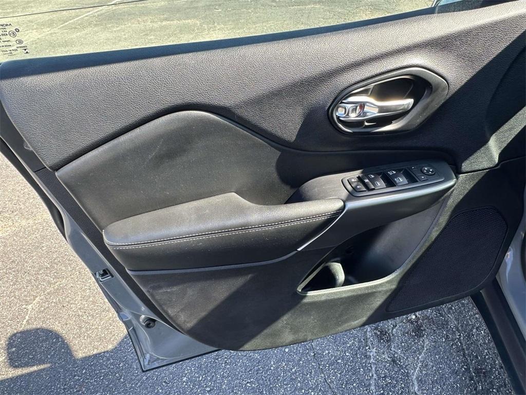 used 2021 Jeep Cherokee car, priced at $23,275