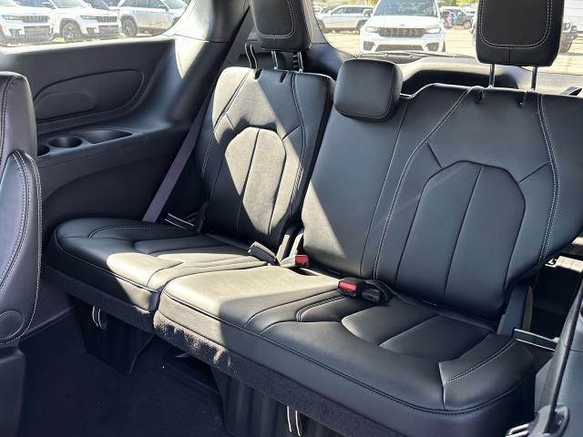 new 2025 Chrysler Pacifica car, priced at $44,021