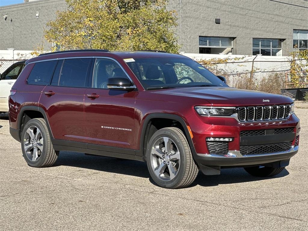 new 2025 Jeep Grand Cherokee L car, priced at $57,072